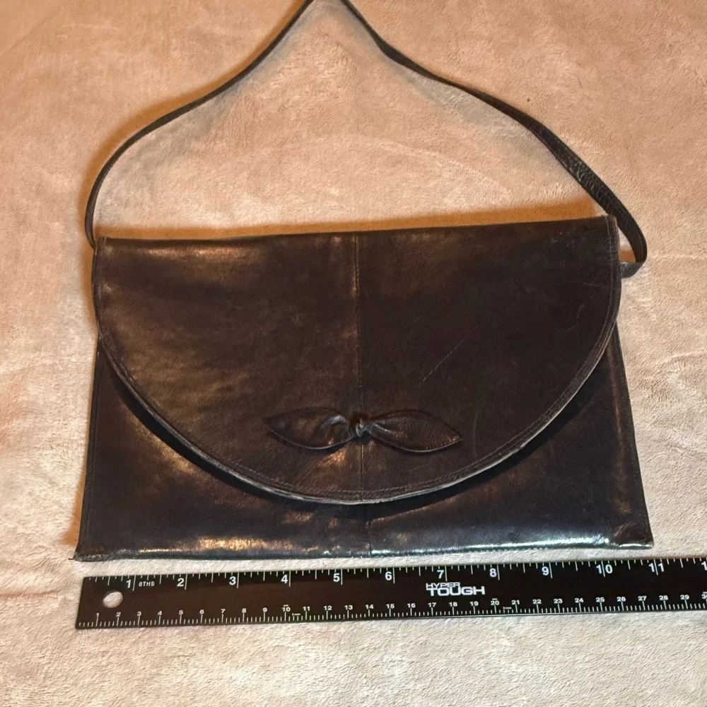 Vtg. Caressa made in Spain Black Leather Crossbody Bag with shoulder strap